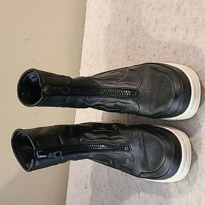 Nike Leather zip close high tops